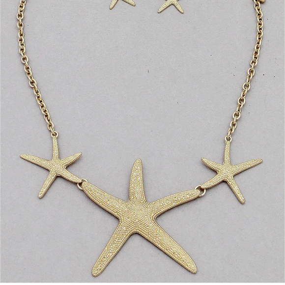 Jewelry - Gold tone Three Starfish Pendant Necklace Earring